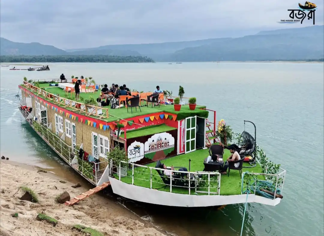 Bojra Houseboat