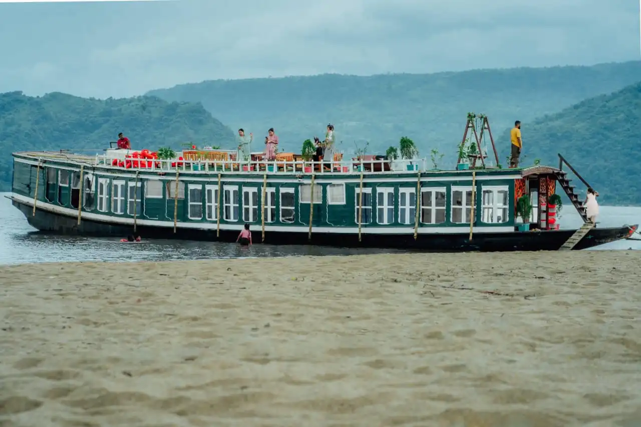 Sampan Houseboat